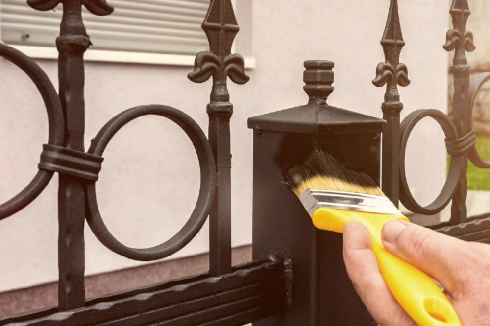 exterior metallic fence painting services 2